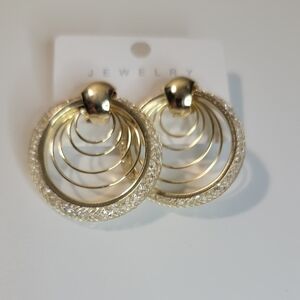 Elegant Gold Hoop Earrings